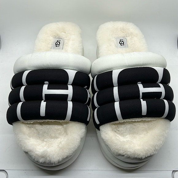 UGG Shoes - UGG Black/White Maxi Logo Lamb Fur Puffy Platform Slides Sandals **Size 9** 🌺🌺